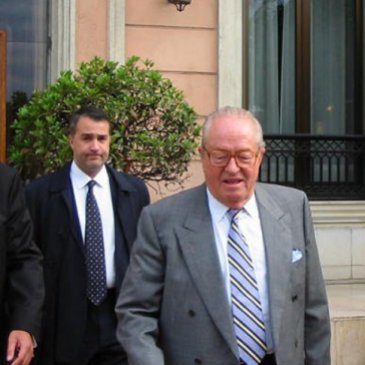 Ο πρόεδρος του γαλλικού "Εθνικού Μετώπου" με τον πρόεδρο του ελληνικού "Εθνικού Μετώπου".