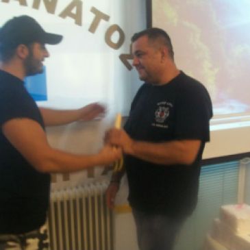 2013-08-12 - Τοπική ΧΑ Νίκαιας - Ρουπακιάς παραλαμβάνει πτυχίο Διπλωματούχος ναζιστής Τάξη 2013 - 12_0