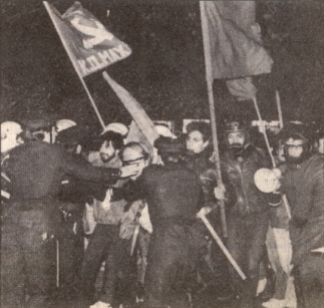1984-12-04+05 - Επίσκεψη Λεπέν Κάραβελ - Συγκρούσεις με ΜΑΤ-06 - sygkrousis6
