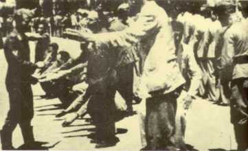 1942-07-11-Θεσσαλονίκη Πλατεία Ελευθερίας Εβραίοι σε γυμνάσια-03