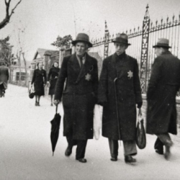 Θεσσαλονίκη, 1943, το γκέτο: Εβραίοι με κίτρινο αστέρι.