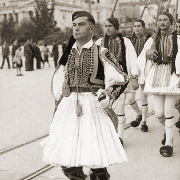 Τάγματα Ασφαλείας Τσολιάδες - Σε παρέλαση, 1944
