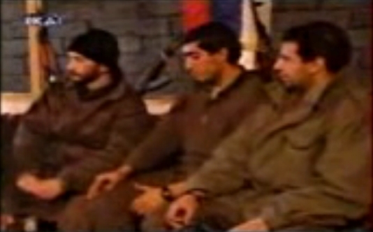 Μουρατίδης, Καθάριος και το μέλος της Χρυσής Αυγής Τζανόπουλος Σπύρος σε συνέντευξη με τον Παπαπέτρου. Βοϊκοβίτσι Σαράγεβο, Δεκέμβριος του 1994.