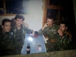 1995-xx-xx – Βλασένιτσα – Σχιζάς Βασίλης + 2 άλλοι + ένας Σέρβος πίνουν μπύρες
