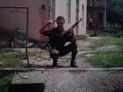 Τα παιδία παίζει. Βλασένιτσα, Βοσνία, 1995. Διακρίνεται ο Σχιζάς Βασίλης με το πιστόλι στον κρόταφο ...