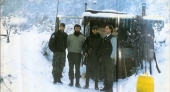 Βοσνία, 1995. Διακρίνονται οι Μουρατίδης Γιώργος και τρεις Σέρβοι σε φυλάκιο στα χιόνια στο όρος Ιγκμαν.