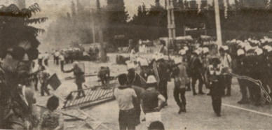 1980-06-17 - Μαρούσι Συγκρούσεις για τη χαβούζα-03 Οδόφραγμα - epeisodia3