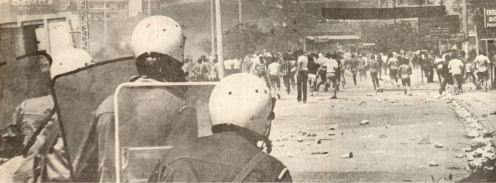 1980-06-17 - Μαρούσι Συγκρούσεις για τη χαβούζα-05 Οδόφραγμα - epeisodia