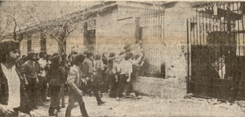 1980-11-17-Πολυτεχνείο Στουρνάρα - ΚΝΑΤ κατεβαίνουν οπλισμένα-05 - 17-11-80 2politexnio
