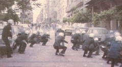 1985-05-09 - Χημείο Πρώτη κατάληψη μετά την απαγόρευση συγκέντρωσης διαμαρτυρίας στην πλατεία για επιχειρήσεις αρετής-04 - petropolemos2