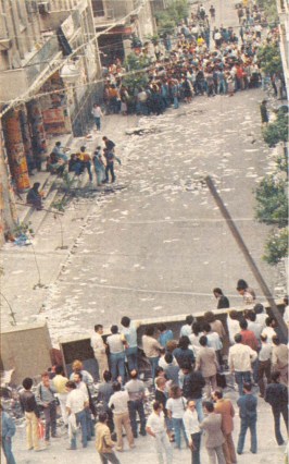 1985-05-09 - Χημείο Πρώτη κατάληψη μετά την απαγόρευση συγκέντρωσης διαμαρτυρίας στην πλατεία για επιχειρήσεις αρετής-07 - oxirosi2