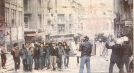 1985-11-17+18 - Χημείο Δεύτερη κατάληψη για φόνο Καλτεζά + Επέμβαση ΜΑΤ-09 - xeimio