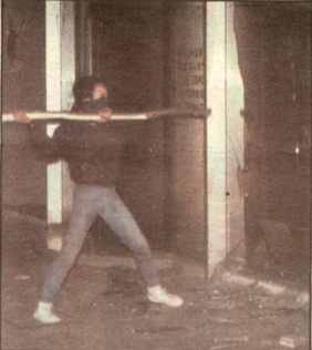1985-11-17+18 - Χημείο Δεύτερη κατάληψη για φόνο Καλτεζά + Επέμβαση ΜΑΤ-13 - trapeza4