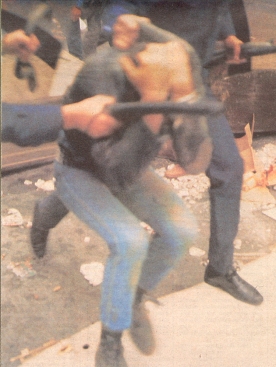 1985-11-17+18 - Χημείο Δεύτερη κατάληψη για φόνο Καλτεζά + Επέμβαση ΜΑΤ-52 - epemvasi ximeio3
