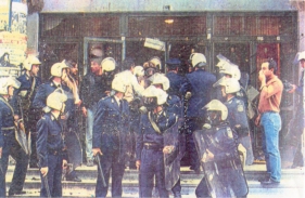 1985-11-17+18 - Χημείο Δεύτερη κατάληψη για φόνο Καλτεζά + Επέμβαση ΜΑΤ-07 - xeimio3