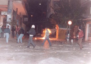 1994-11-17 - Πολυτεχνείο-10 - Αγανακτισμένοι πολίτες-02 - fasistes