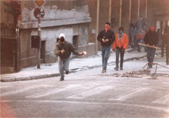 1995-01-11 - Μαθητικές πορείες-02 - molotov2
