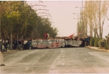1995-11-17 - Πολυτεχνείο + Κάψιμο σημαίας-31 - poreia allhlegkyhs