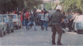 1998-06-ΙΟΥΝ - Διαδηλώσεις καθηγητών για ΑΣΕΠ-38 - Εξεταστικό κέντρο ΑΣΕΠ - exetastika1