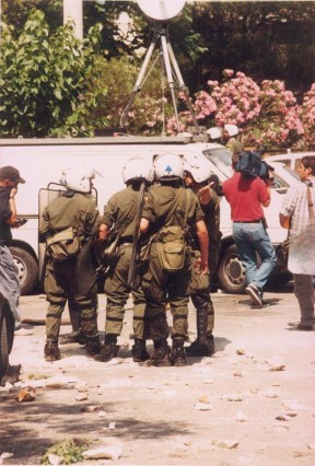 1998-06-ΙΟΥΝ - Διαδηλώσεις καθηγητών για ΑΣΕΠ-43 - Εξεταστικό κέντρο ΑΣΕΠ - exetastika14
