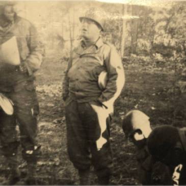Ο Roddie Edmonds και οι άνδρες του στο πεδίο της μάχης το 1944.