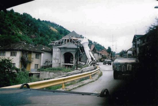 Μάρτιος 1996. Ο μιναρές στο τζαμί εντελώς κατεστραμμένος.