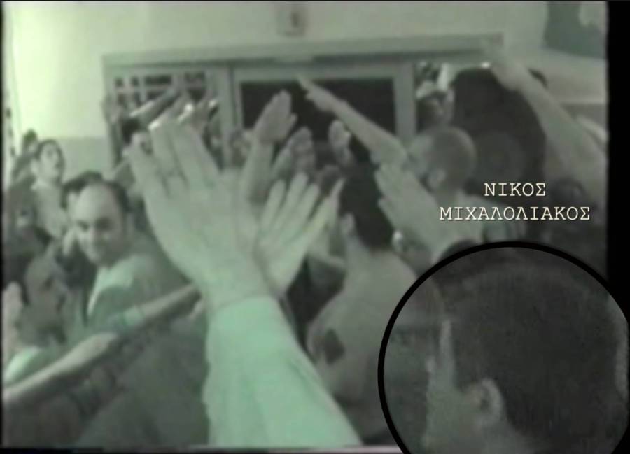 Νίκος Μιχαλολιάκος σε χιτλερικό χαιρετισμό Sieg Heil την ώρα του ύμνου της ΧΑ.
